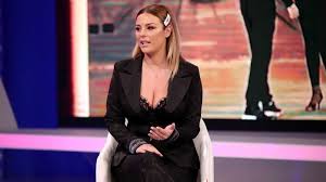 86,697 likes · 7,987 talking about this. Anxhela Peristeri Shfaqet Atraktive Ne Bikini Foto Vatra