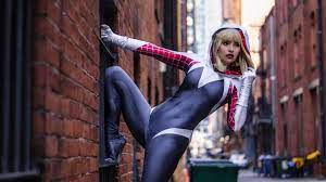 Spider-Man: Into the Spider-Verse: Spider-Gwen cosplay by Arabella • AIPT