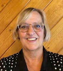 Columbia College Foundation honors retiring director with new scholarship  fund