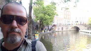 Who remembers the Dutch movie Amsterdamned from 1988? Not all the scenes  were recorded in Amsterdam. This scene with the powerboats was recorded in  Utrecht. Only Utrecht has canals were you can