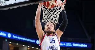 Anadolu efes gelecek sezon için iç piyasada transferlerine devam ediyor. Anadolu Efes Re Ups Sertac Sanli Eurohoops