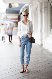 June 4, 2021 by elle reynolds. Chic Ways To Pull Off Mom Jeans Boyfriend Shirt Outfits Fashion Mom Jeans