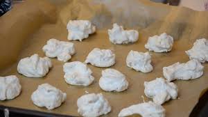 Rezept Fur Saftige Walnussmakronen Weihnachtsplatzchen Gluckskuche Youtube Recipes From Heaven Food Cake Cookies