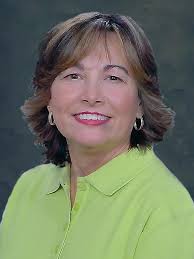 Gwen Hobbs's Instagram, Twitter & Facebook