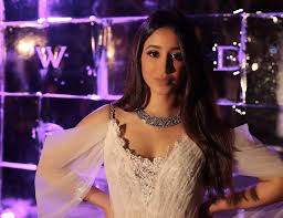 شاهد اسيل عمران تتحدث عن معاناتها مع البرد في الكويت جريدة نورت