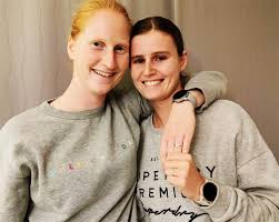 Caroline mécary (born 16 april 1963) is a french lawyer as well as a politician of the greens party (also known as europe écologie les verts or eelv) in france. Tennis Alison Van Uytvanck Et Sa Compagne Greet Minnen Se Sont Fiancees Association Stop Homophobie Information Prevention Aide Aux Victimes