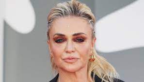 Paola barale was born on a friday, april 28, 1967 in italy. Paola Barale Naturally Enchants And Confesses To Today Is Another Day