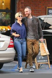 Here's all the men she's publicly dated. Street Style Emilia Clarke And Her New Boyfriend Charlie Mcdowell Out In Venice Beach Justfabzz