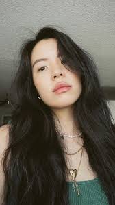 Gloria Kim's Instagram, Twitter & Facebook