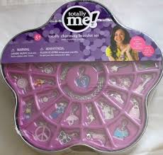 Totally Me Charming Bracelet Making Kit Set W 30 Pieces Charms Bracelet Chains Purple Storage Case 2010 Find Out Purple Storage Craft Kits Bracelet Making