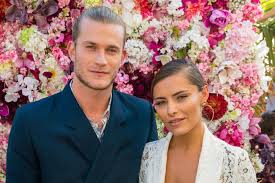 Loris karius und sophia thomalla. Sophia Thomalla Zeigt Sich Mit Ring Verlobung Mit Loris Karius Gala De