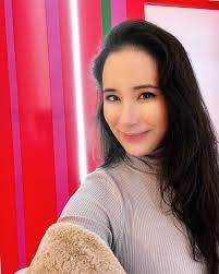 Mara Andrews's Instagram, Twitter & Facebook