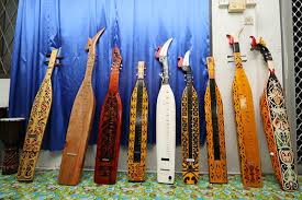 It is carved from tree trunk in an elongated rectangular shape with a homogenous neck extending from one end of the body. The Beautiful Music Of The Borneo Rainforest Visit Sarawak 2021 Fightcovid19