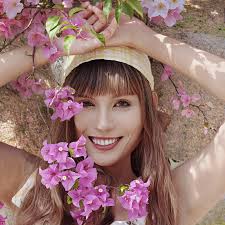 Well well well Photographed by Bruce Chew Model l Allison Chen 陈予晴Instagram  : https://www.instagram.com/theallisonchen/