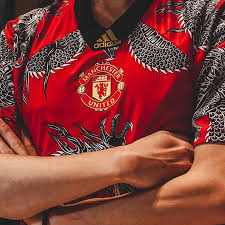 Enter The Dragon Manchester United S 2019 20 Chinese New Year Jersey Is The Club S Fourth Shirt And Introdu In 2020 Manchester United Enter The Dragon Soccer Shirts