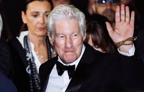 Milan Fashion Week : Hommage Émouvant à Giorgio Armani! - Imagen principal del artículo