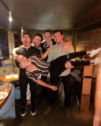 Shoulder Season 🏄🏻‍♂️⛷️🎸