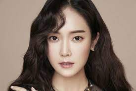 We're currently rank #17 and moving sooo much faster! K Pop Star Jessica Jung To Publish Ya Novel Shine Ew Com