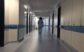 Επί ποδός το προσωπικό του νοσοκομείου καρδίτσας καθώς τους ζητήθηκε να υπογράψουν έντυπο συναίνεσης. Paraiteitai Kai O Neos Dioikhths Toy Nosokomeioy Karditsas Larissanet Gr
