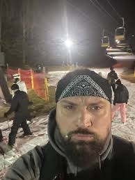 This is a video of me the week after I fractured my tailbone and got  spondylolsis. Doc told me no snowboarding till next season but I had to lmao