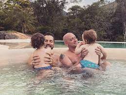 A peça virou filme que devido ao sucesso ganhou duas continuações. Paulo Gustavo Se Declara Para Marido E Filhos Nao Vivo Sem Voces Quem Quem News