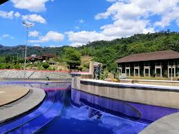 Kolam ini tidak dalam, hanya sedalam pinggang orang dewasa dan air pancoran yang jatuh lebih sering digunakan oleh. Ulu Legong Hotspring Home Facebook