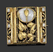 The primary goal of the company was to bring good design and craft into all areas of life within the fields of ceramics, fashion, silver, furniture, and the graphic arts. Josef Hoffmann A Brooch In Original Leather Box Wiener Werkstatte Before 1912 Jugendstil And 20th Century Arts And Crafts 2019 06 17 Realized Price Eur 94 050 Dorotheum