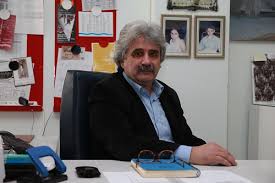 Στέργιος φαρμάκης διοικητής νοσοκομείου κατερίνης στην εκπομπή από το ε μεχρι το χ με τους χ.χατζημίση και ε. Apokleistiko O Baios Barelas Gia Neos Dioikhths Toy Nosokomeioy Karditsas