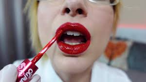 TRAILER Infirmière Hot avec Juicy Red lèvres