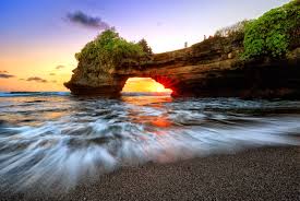 Maka tidak heran apabila banyak orang tertarik untuk berlibur ke pantai karang bolong. Asyik Melancong Sambil Swafoto Di Pantai Karang Bolong Portal Info Wisata Hits