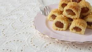 Ambil secukupnya adonan, pipihkan di atas cetakan kue garpu sambil ditekan kemudian gulung. Selain Bulat Polos Ini Ragam Bentuk Nastar Lain Yang Cantik