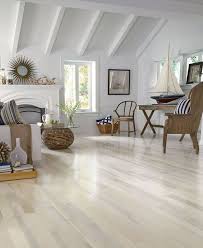 Holz Farbe Kombinieren Ahorn Birke Helles Holz Wood Colors Holz Wandgestaltung Haus Graue Couch Wohnzimmer Wohnzimmer Grau