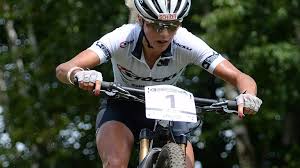 Jolanda neff crushes the field to win gold in tokyo 2020 olympic mountain bike race neff led a swiss sweep of the medals as britain's evie richards put in a brave ride, battling to seventh with a. Jolanda Neff Nach Schwerem Unfall Zuruck Das Ist Mein Schonster Titel Watson