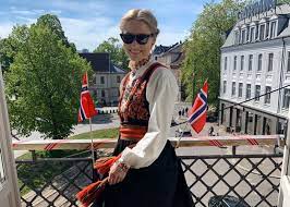 Har du full kontroll på bunaden? 17 Mai Dette Skal Influencerne Ha Pa Seg Og Slik Feirer De Melk Honning