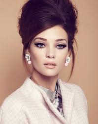 We Love This 60 S Inspired Hair Makeup Retro Hairstyles Vintage Wedding Hair Hair Styles