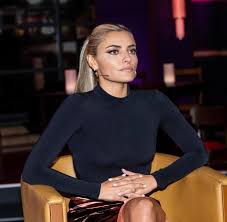 Thomalla was born in east berlin, east germany on 6 october 1989, the daughter of actors simone thomalla and andré vetters. Sophia Thomalla Promotes Questionable Blockchain Company De24 News English