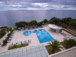 La luna nel porto is a well maintained hotel with spectacular views which are unbelievably beautiful. Hotel La Luna Island Hotel Lun Inseln Pag Uniline Kroatien