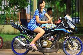 Cewek ninja kumpulan cewek2 cantik naik ninja r rr youtube from www.youtube.com. Cewek Naik Ninja Cewek Langsung Terpesona Liat Cowok Naik Ninja 15 Cewek Naik Motor Kawasaki Ninja Gubuk Pendidikan