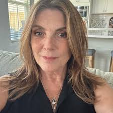 Nail salons offering UV gel in the area?