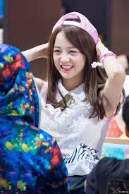 Fans Are In Love With This Idol S Beautiful Smile Kim Sejeong Beautiful Smile Kpop Guys