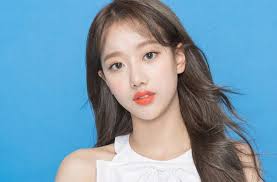 Nữ ca sĩ đang lao đao vì scandal bạo lực và cách đánh lạc hướng dư luận kỳ  kỳ