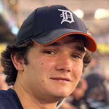 Happy Monday! I added pumpkins, baskets and magnolia to finish decorating  my Fall Patio. The weather here is perfect. Beautiful NC blue skies! @ robert.corprew @davenportatfive @harristeeter  #creativeandinspiringlifestyles #harristeeter ...