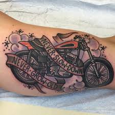 95 Abenteuerliche Harley Davidson Tattoos Designs Bedeutungen Von 2018 Abenteuerliche Bedeutungen Davi Kol Dovmeleri Erkek Dovmeleri Dovme Tasarimlari