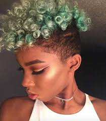 For the curly hair, the graduated bob style is ideal. 30 Pretty Stylish Natural Short Curly Hair Short Hairdo