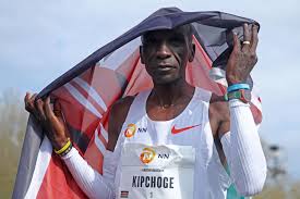 Dec 17, 2020 · if you're looking for the fastest average running paces over the course of 26.2 miles, look no further than the world record holders in the marathon—eliud kipchoge (4:38.4 per mile) and brigid. Eliud Kipchoge Age Children Wife Ineos Shoes Endorsements Profile