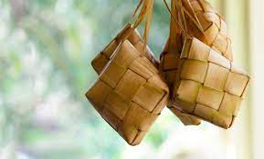 Makanya jumlah beras dalam satu porsi lebih sedikit. Lebih Sehat Mana Nasi Ketupat Atau Lontong Tiktak Id