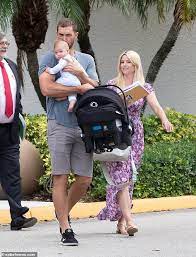 According to us weekly, nordegren, who divorced the golfer in 2010, has now moved on and will be welcoming her third child with cameron. Tiger Woods Ex Elin Nordegren Leaves Court After Changing Son S Name To Arthur Daily Mail Online