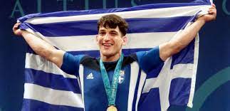 Ο κασιδιάρης εναντίον πύρρου δήμα. O Pyrros Dhmas E3omologeitai H Sklhrh Ataka Ths Korhs Toy Prin Apo To Xryso Sto Sidnei To Pontiki