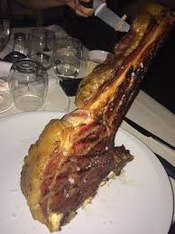 Bistecca #fiorentina #bisteccaallafiorentina ingredienti 1 bistecca tra 900 gr. Tomahawk Una Bistecca Gigante Di Brontosauro Picture Of Votacannuol Cava De Tirreni Tripadvisor