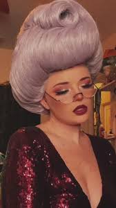 I tried to catch her vibe.. did it work? Wig styling by: #shrek  #fairygodmothershrek #fairygodmother #costume #halloween #halloweencostume  #halloweenlook #actor